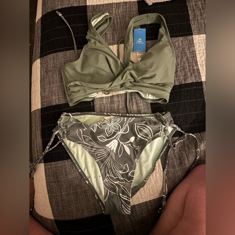 Cupshe Olive Green Twist Bikini Set with Printed Tie-Side Bottoms